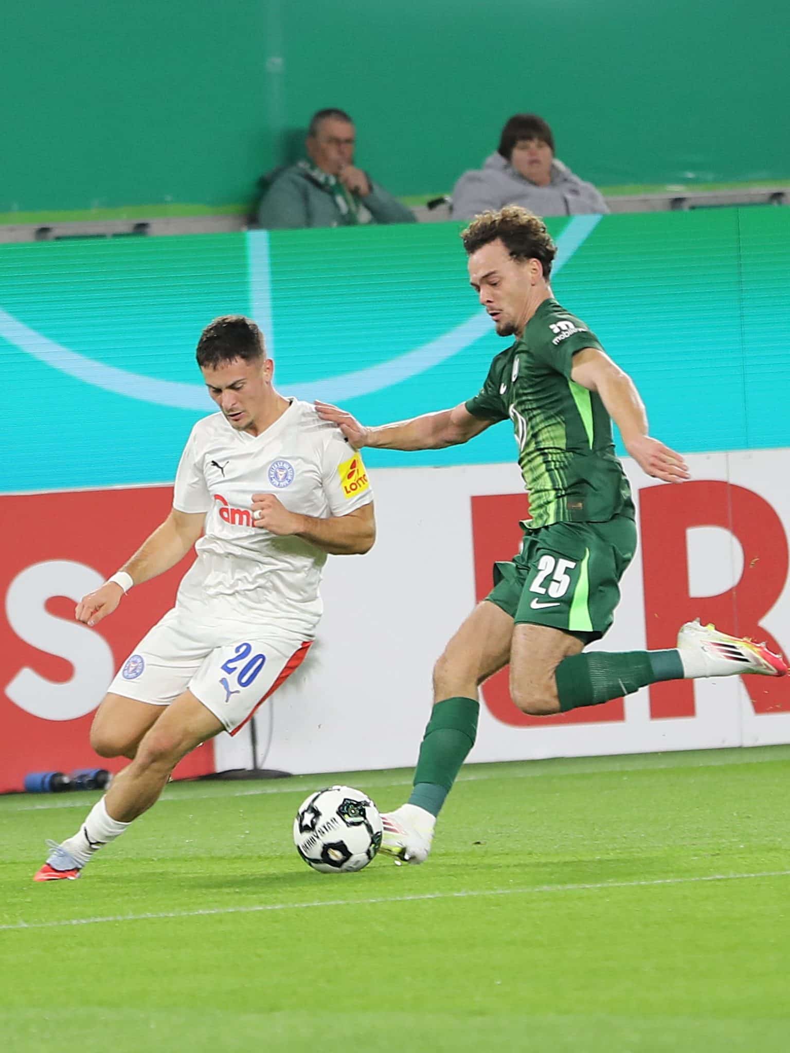 20251028 Adrian Kapralik gegen den Wolfsburger Aaron Zehnter