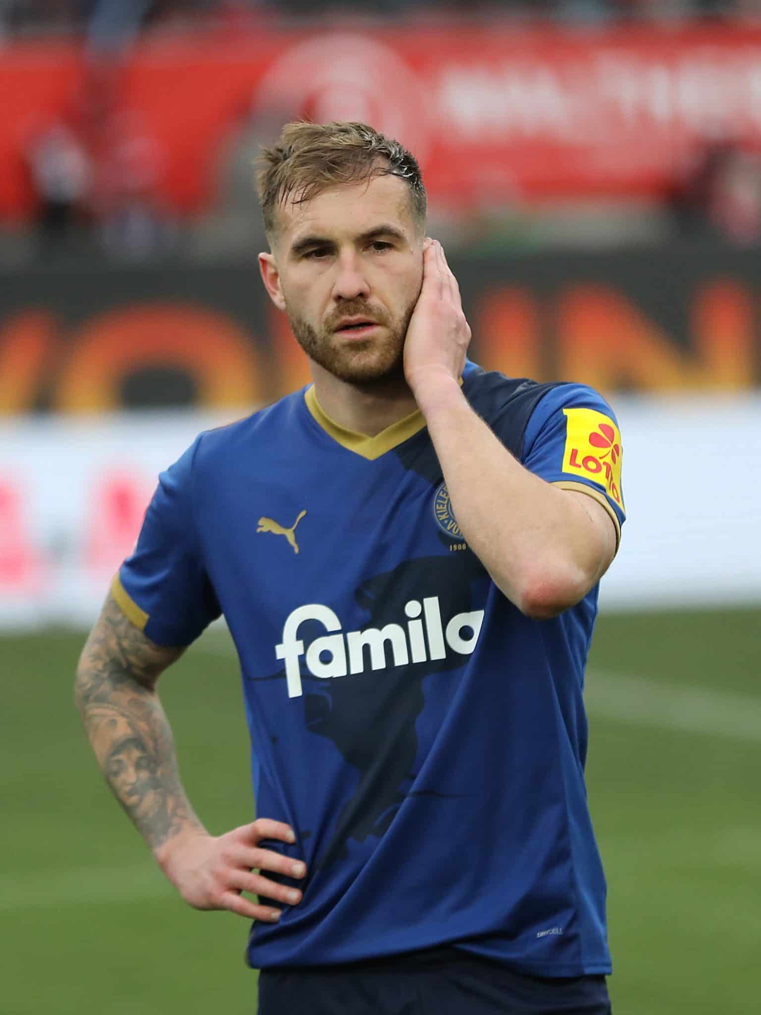 20251123 Enttäuschung bei Holsteins Marco Komenda nach der Niederlage in Kaiserslautern 02