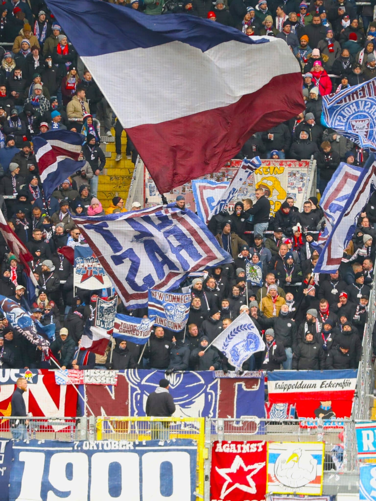 20251123 Holstein Kiel Fans in Kaiserslautern 04