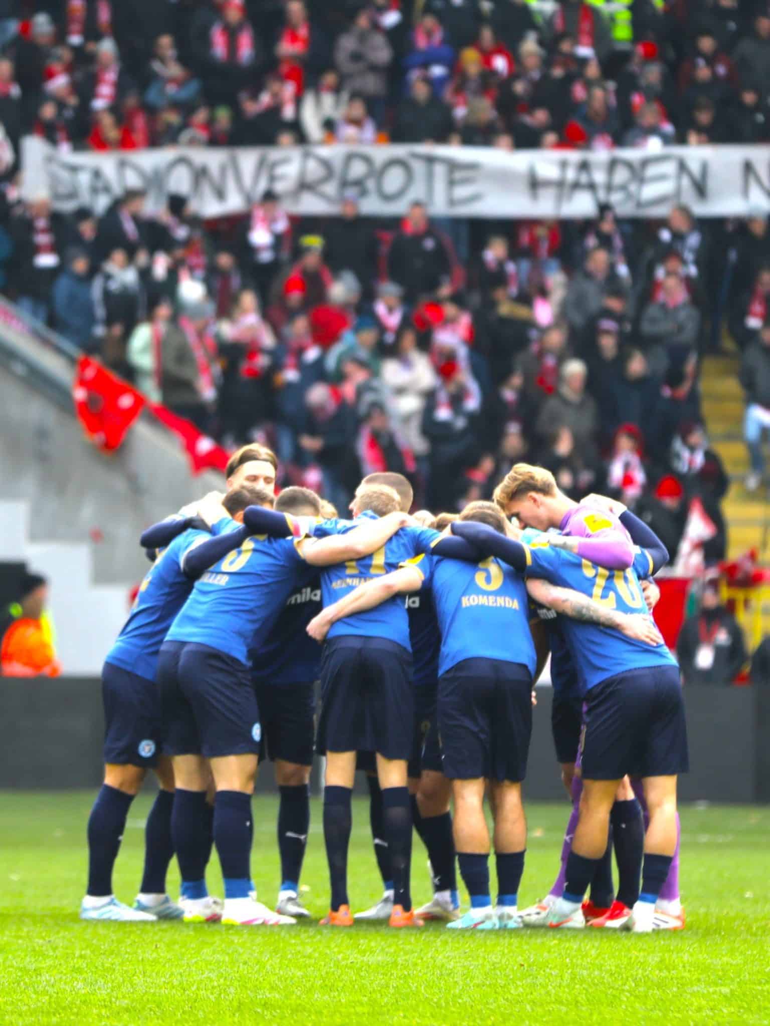 20251123 Holstein vor dem Anpfiff in Kaiserslautern