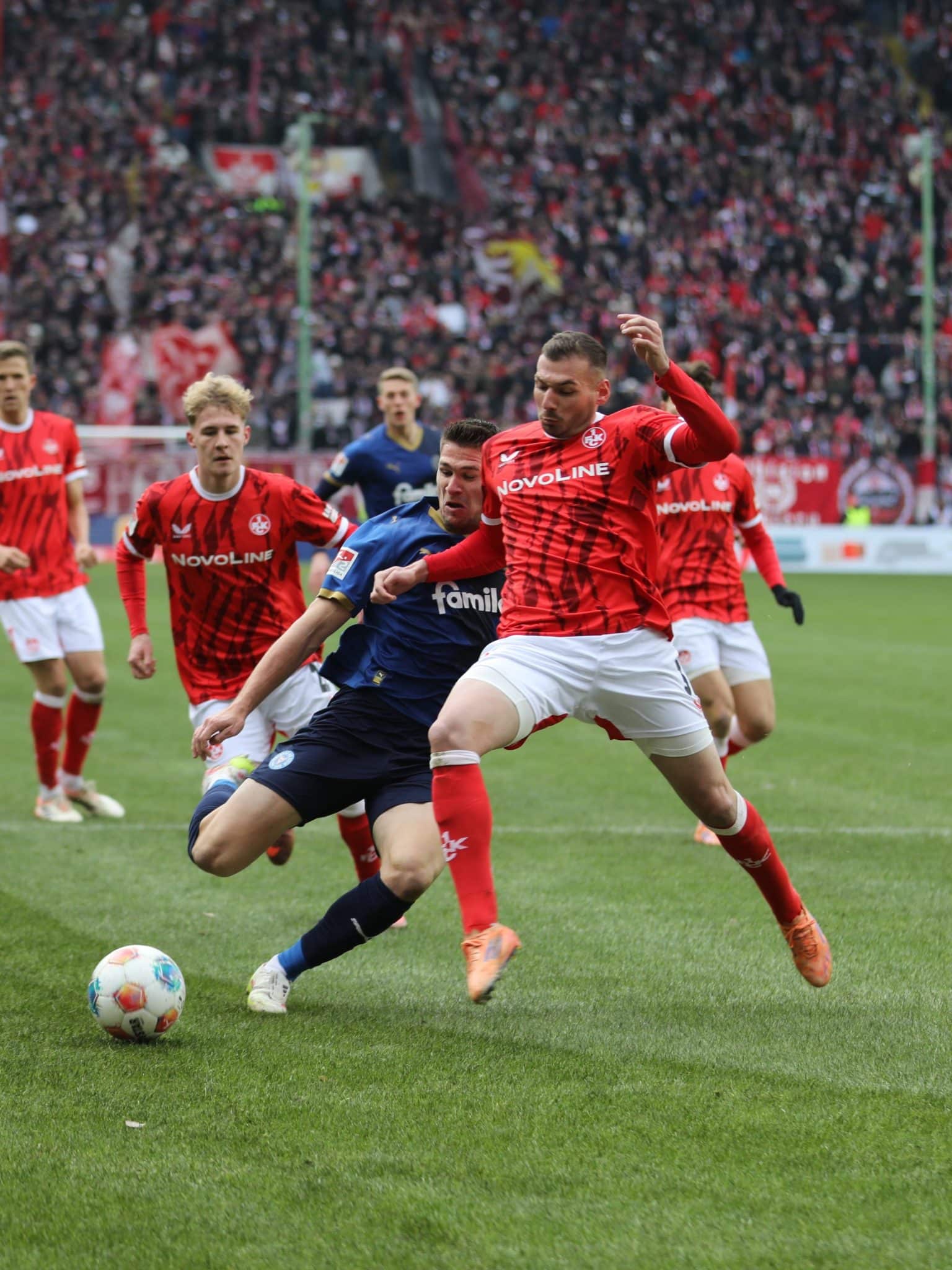 20251123 Kaiserslauterns Kleinhansl vor Kiels Müller 02