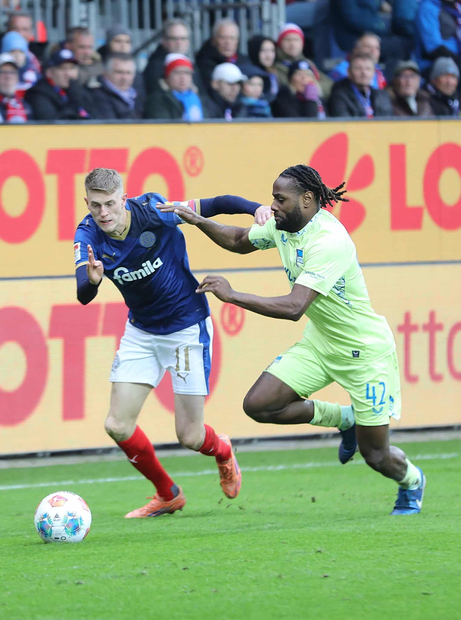 20251129 Alex Bernhardsson gegen Herthas Evan Zeefuik 04