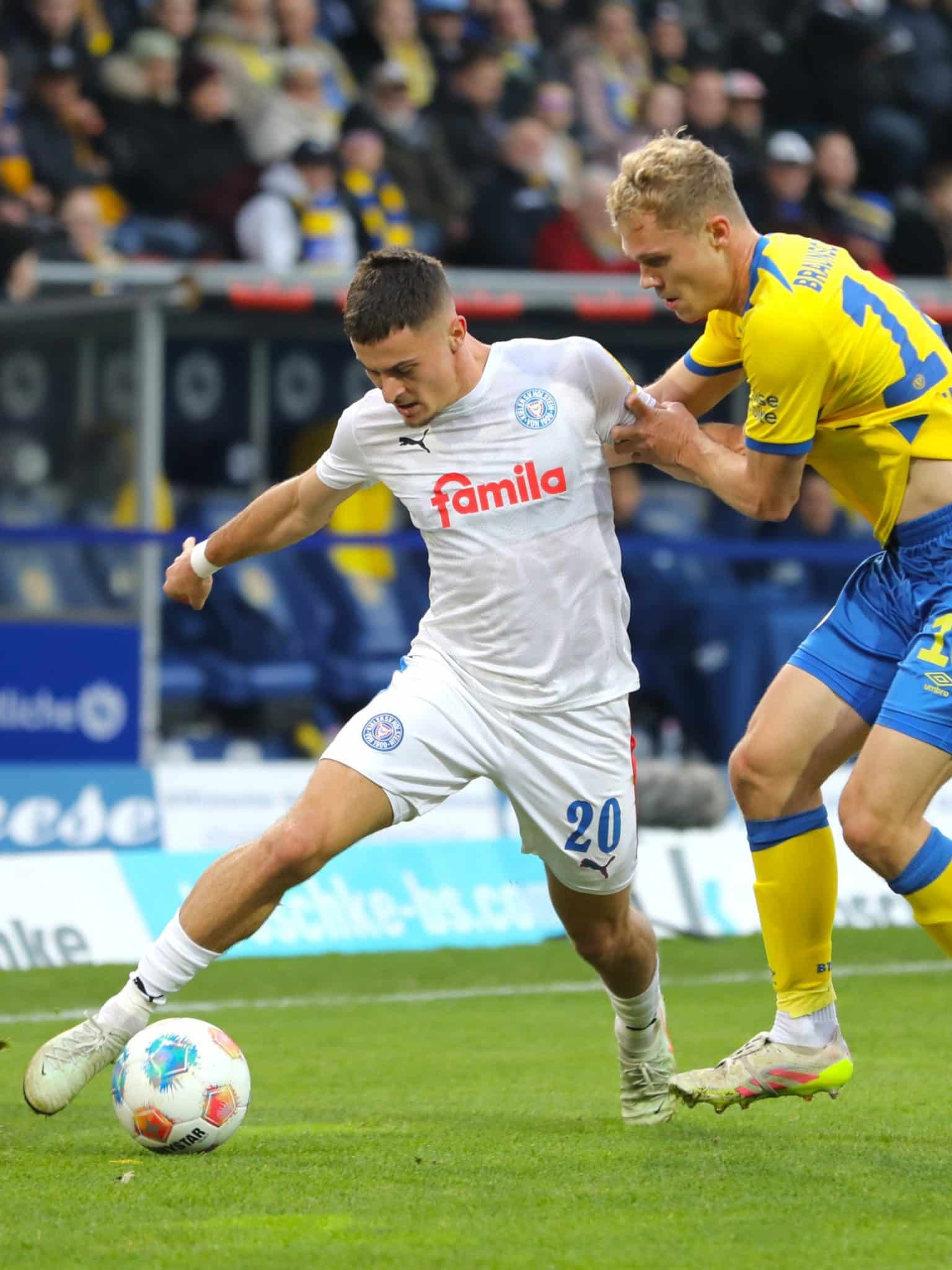 20251207 Adrian Kapralik vor Braunschweigs Louis Breunig 01