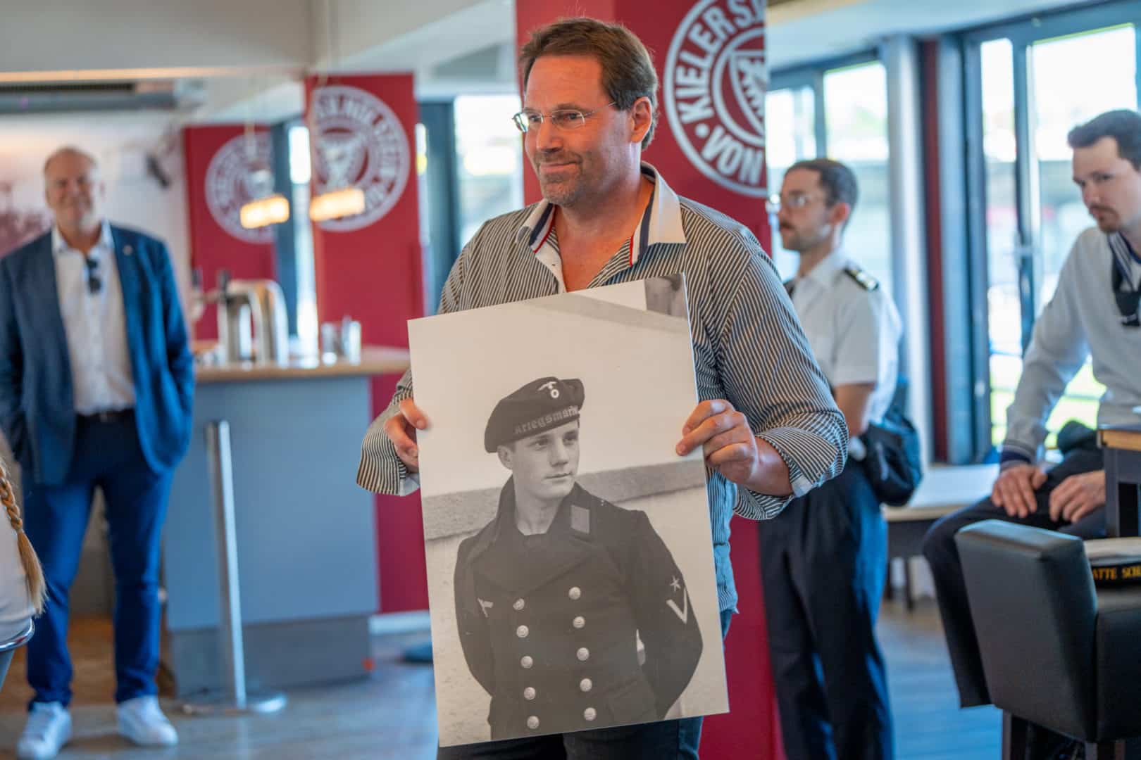 Die Marine zu Gast bei der KSV Holstein.