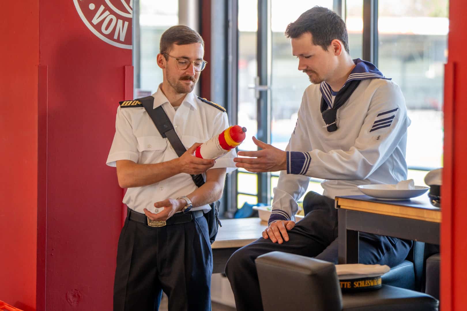 Die Marine zu Gast bei der KSV Holstein.