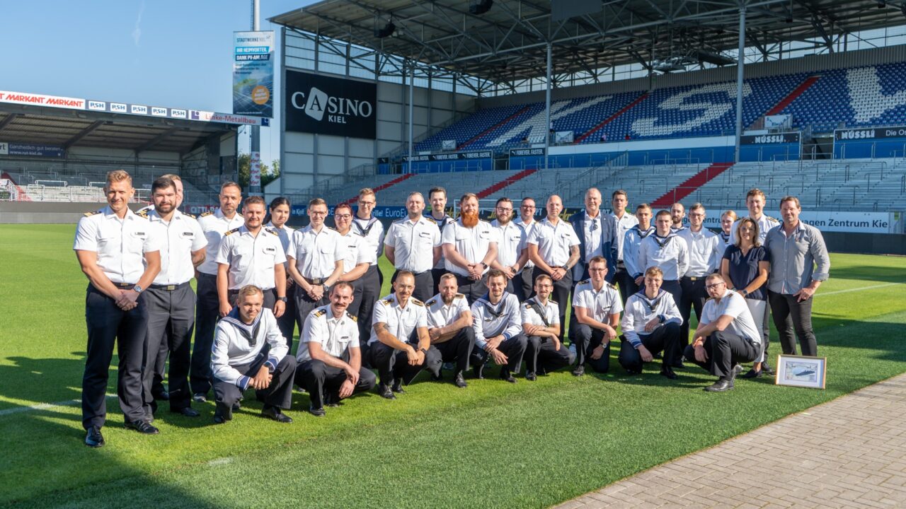 Die Marine zu Gast bei der KSV Holstein.
