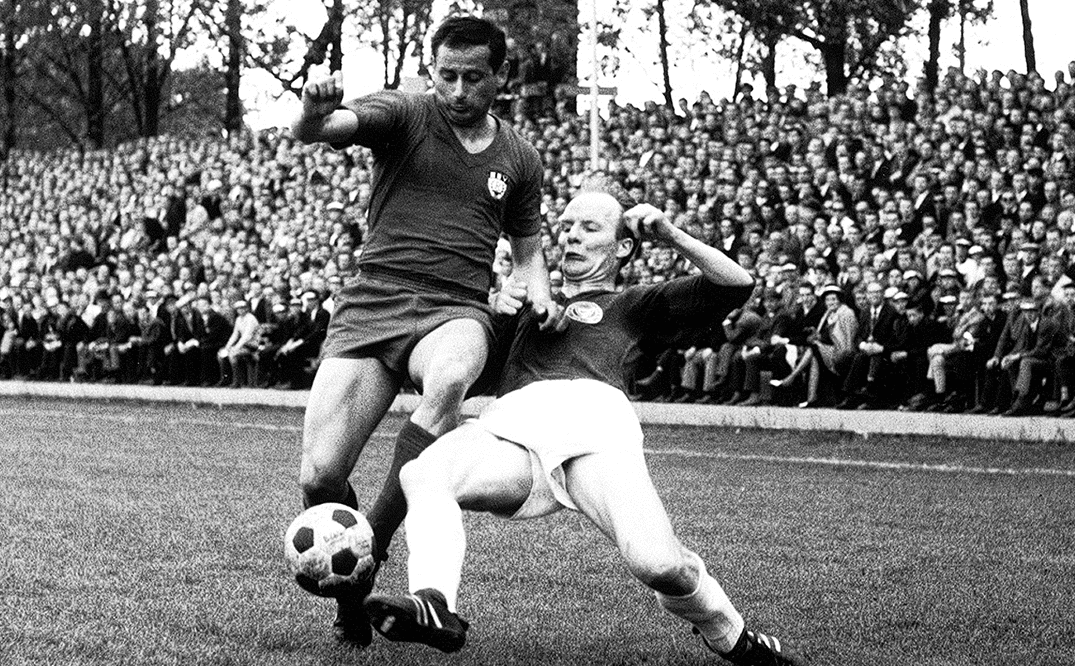 Peter Ehlers mit den Kieler Störchen in der Bundesliga Aufstiegsrunde 1965 gegen Wormatia Worms