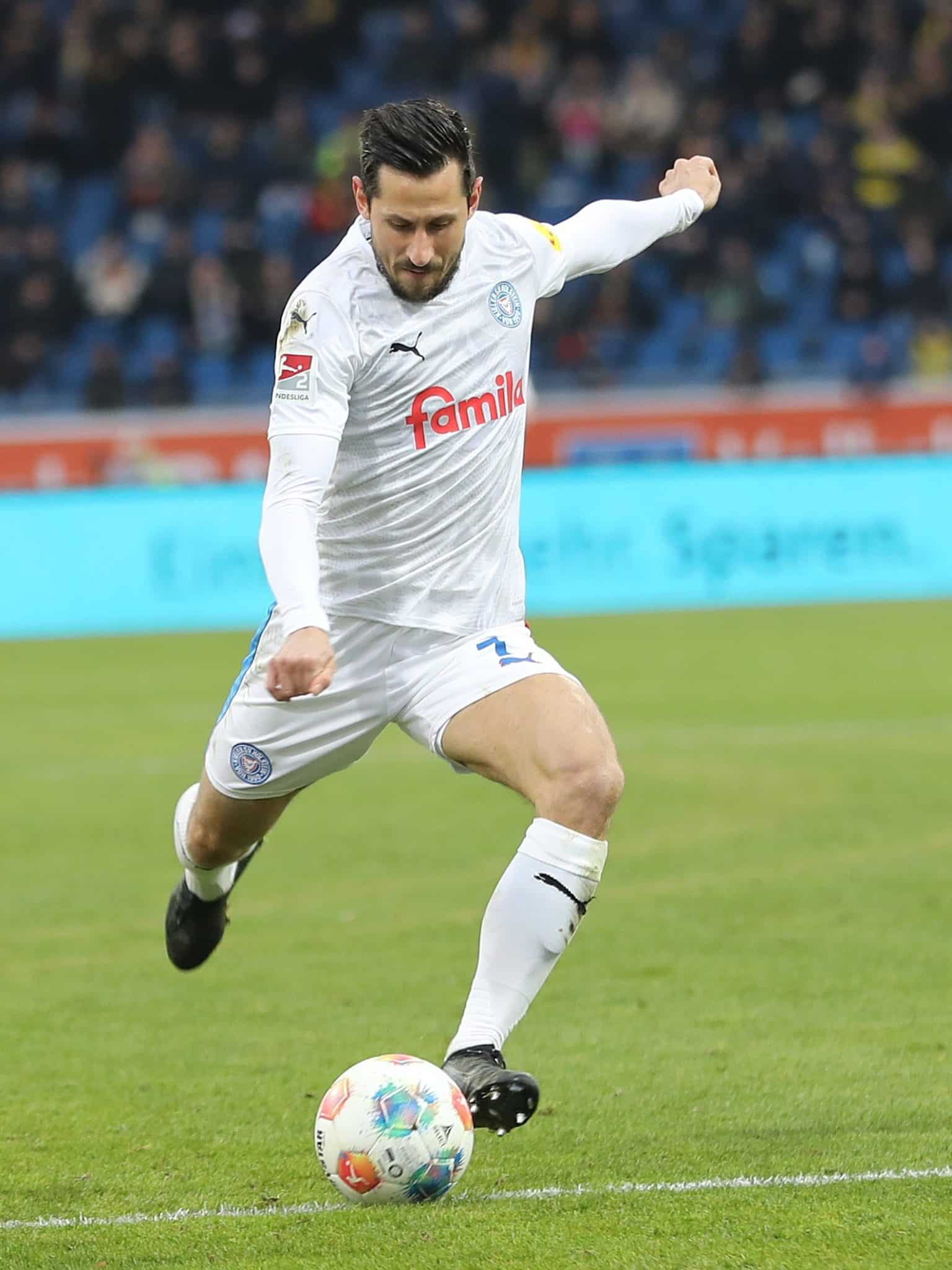 20251207-Holsteins-Routinier-Steven-Skrzybski-in-Braunschweig-02-scaled