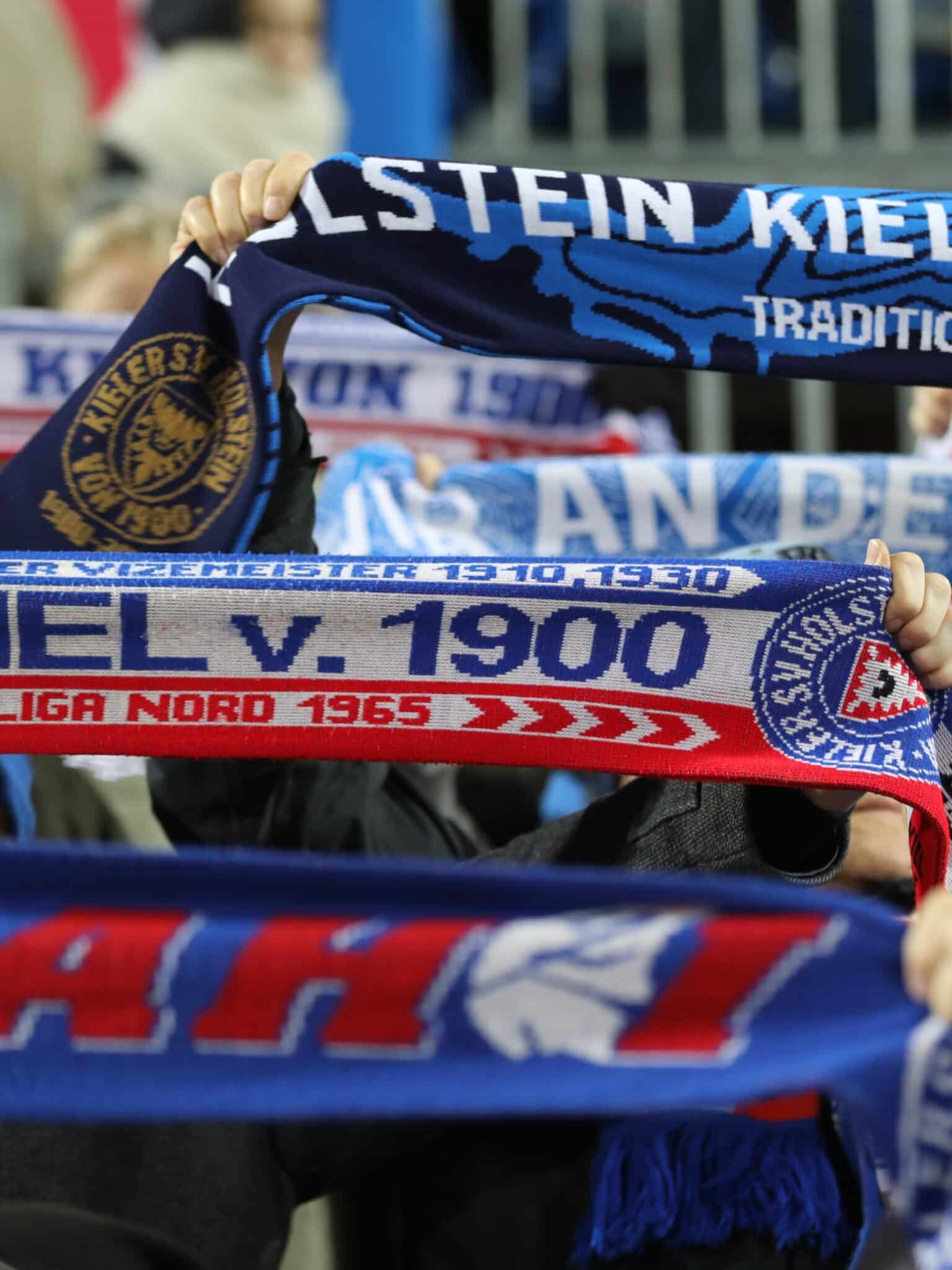 Kurzentschlossene KSV-Fans, aufgepasst! Begleitet unsere 1.100 Schlachtenbummler am Freitag zum Auswärtsspiel nach Bielefeld. Ab 17 Uhr öffnet dort die Tageskasse. 🫱🏻‍🫲🏻