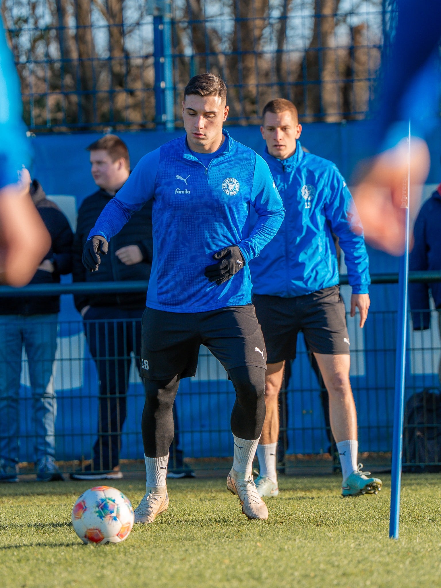 Direkt rein ins Geschehen: Kurz nach seiner Vorstellung trainierte Aldin Jakupovic schon mit seinen neuen Kollegen. Willkommen in Kiel, Aldin! 🤗