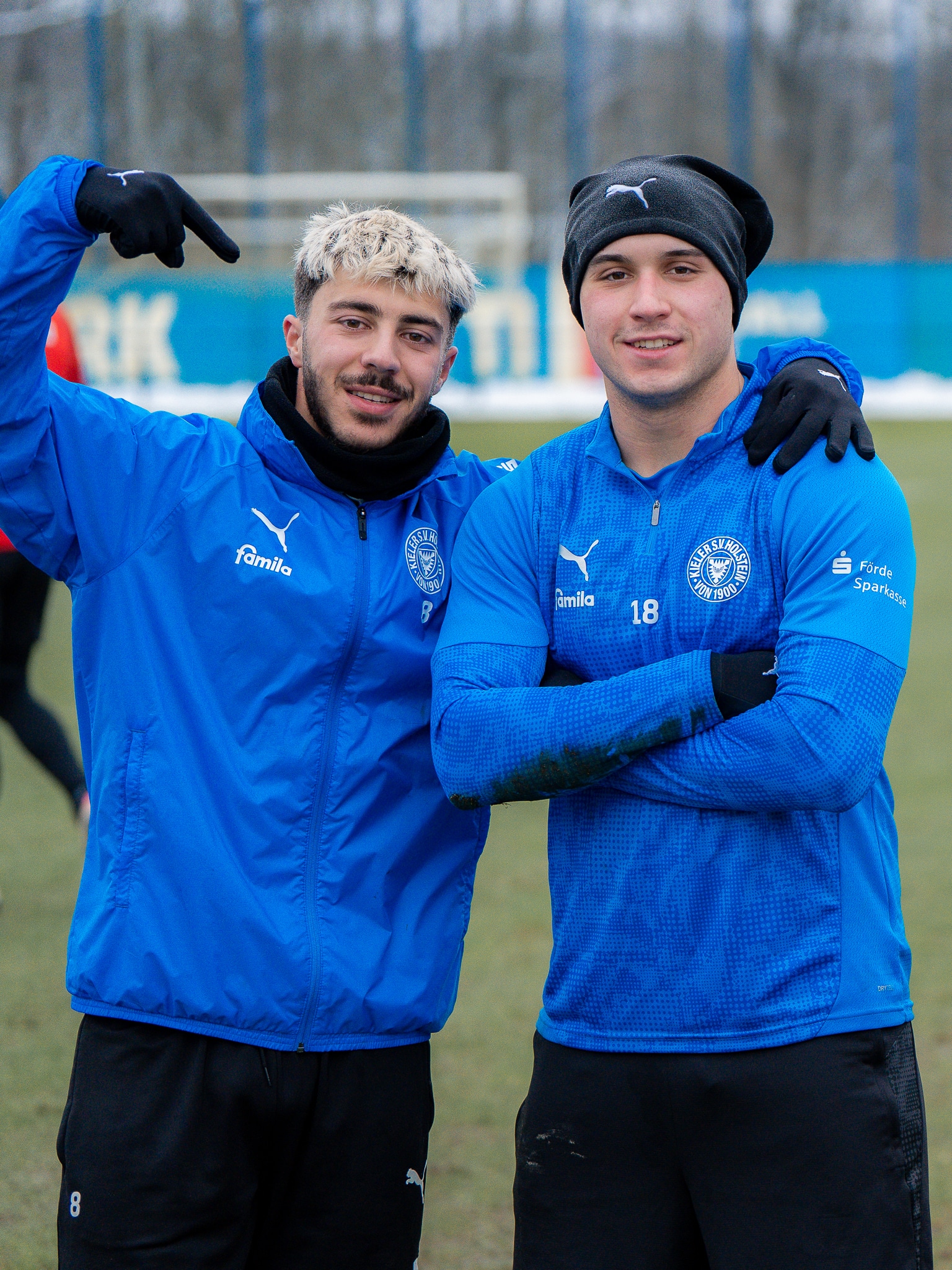 Sieht so der künftige Torjubel unserer Neuzugänge Umut Tohumcu (li.) und Aldin Jakupovic aus? Wir hätten nichts dagegen. 🫱🏻‍🫲🏻