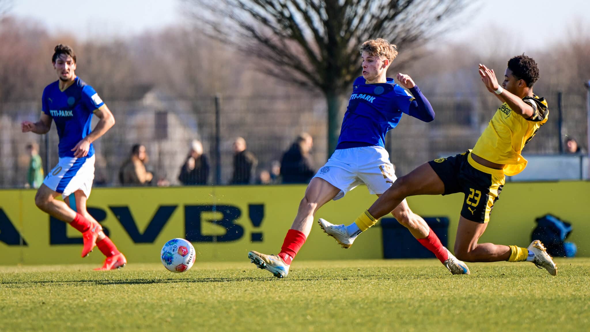 U19 und U17 unterliegen dem Nachwuchs des BVB