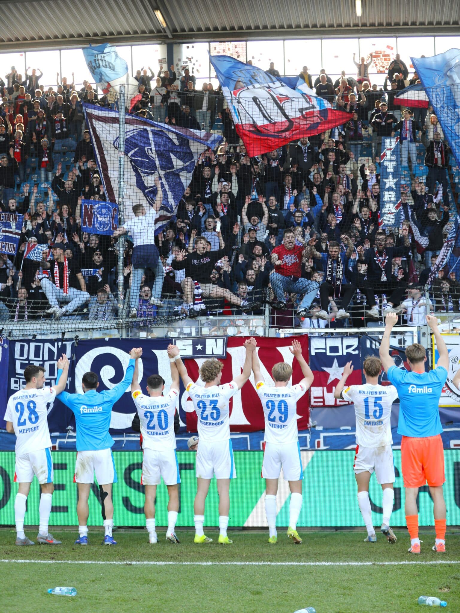 20260322 Holstein La Ola mit den Kieler Schlachtenbummlern in Bochum 02