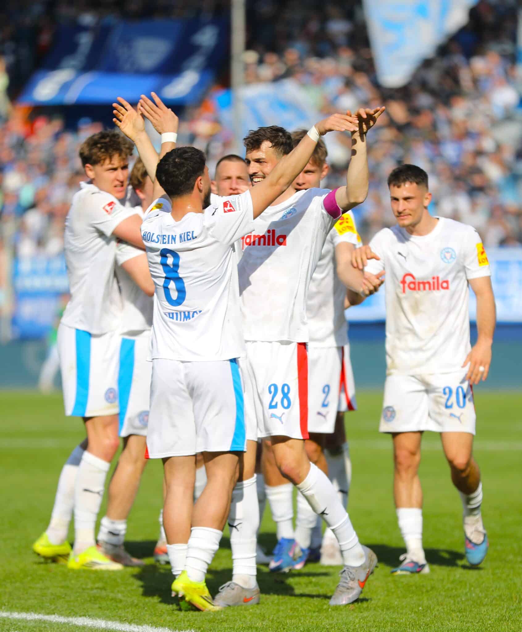 20260322 Jubel nach dem dritten Kieler Treffer in Bochum 01