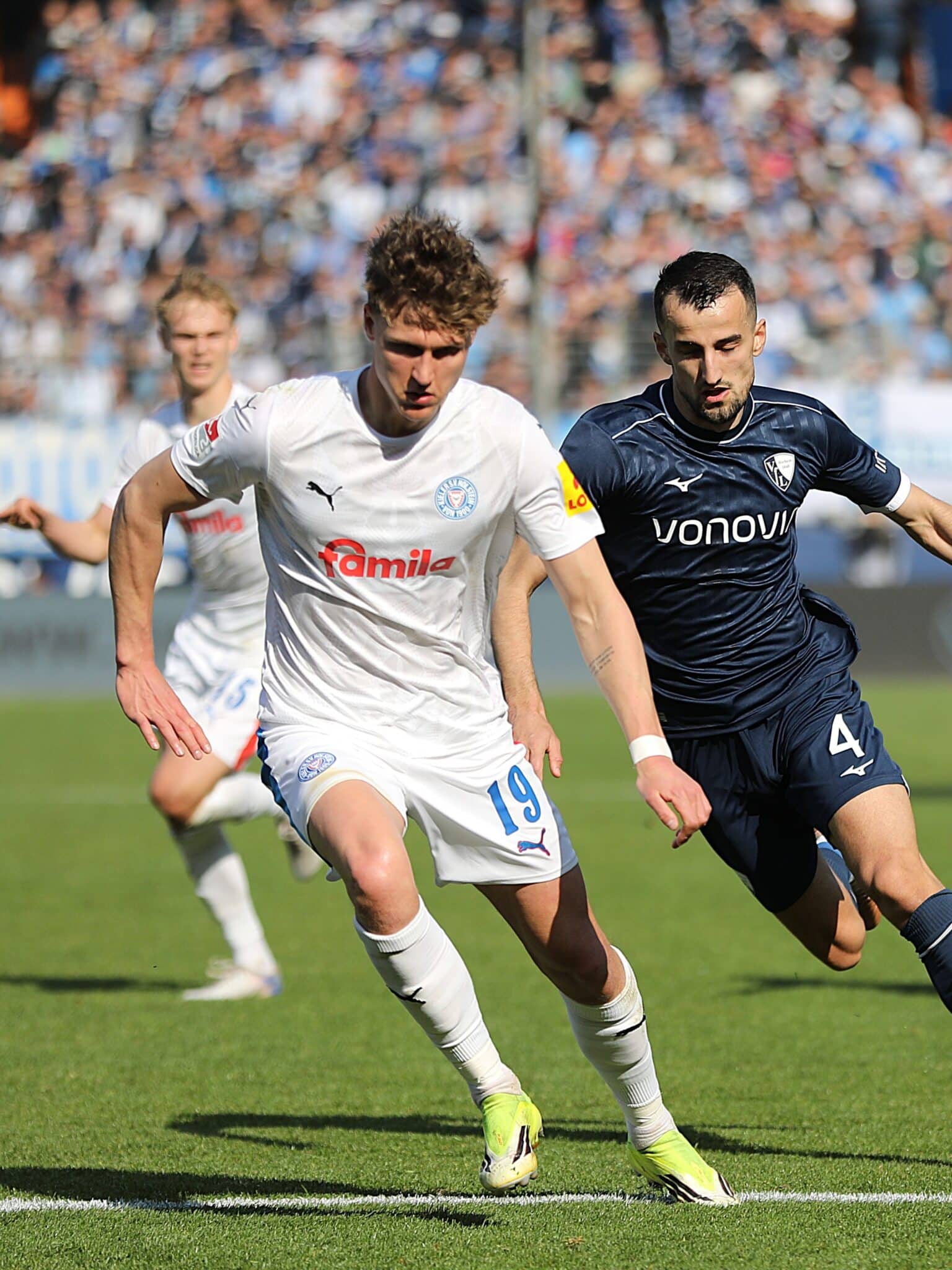 20260322 Kiels Phil Harres vor Bochums Erhan Masovic