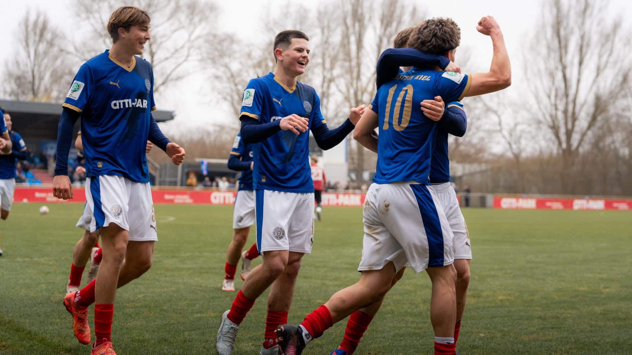 U19 unterliegt Schalke 04 | U17 feiert deutlichen Heimsieg