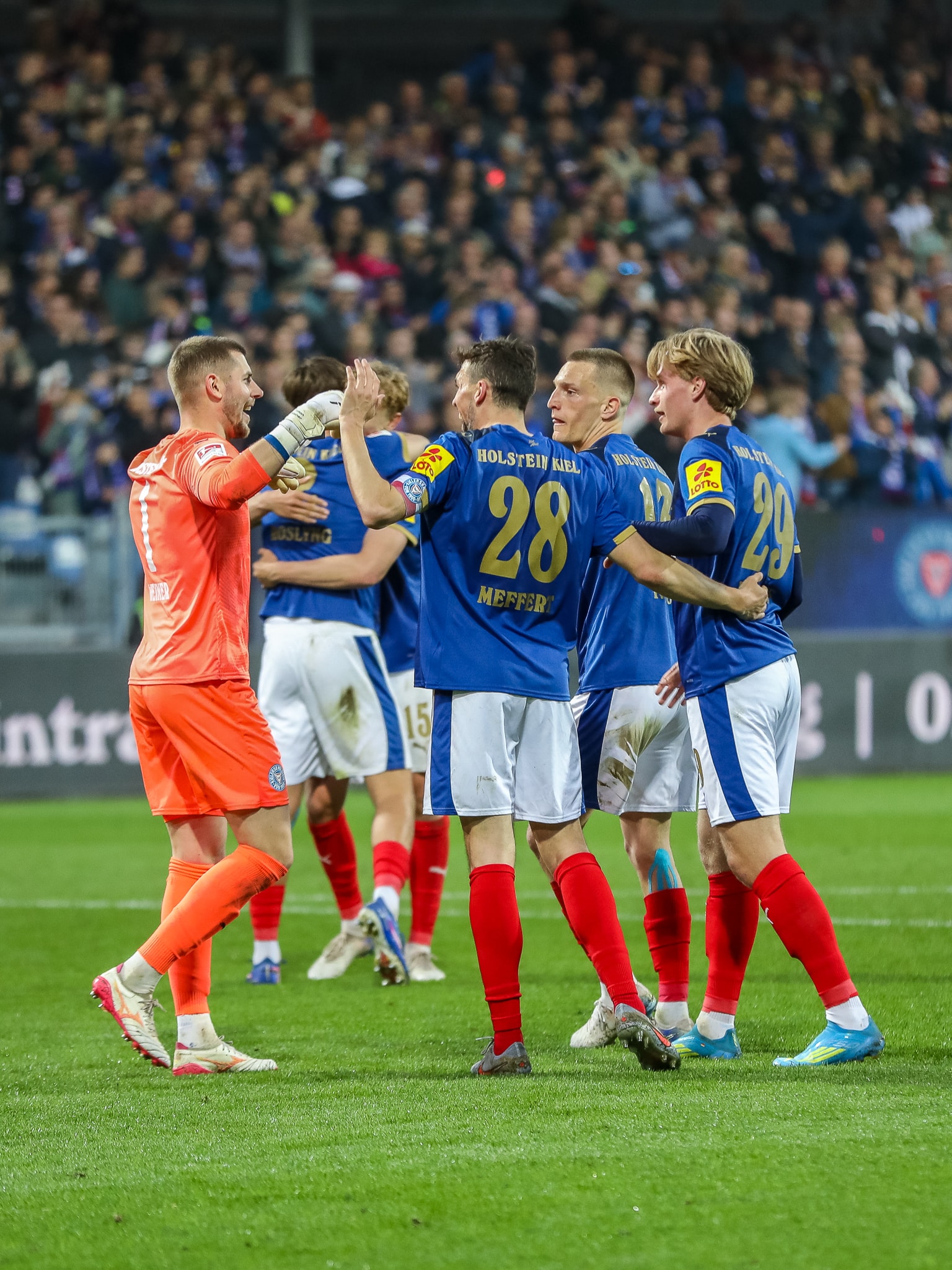 20260417 Holstein Jubel nach dem Schlusspfiff gegen Kaiserslautern 03