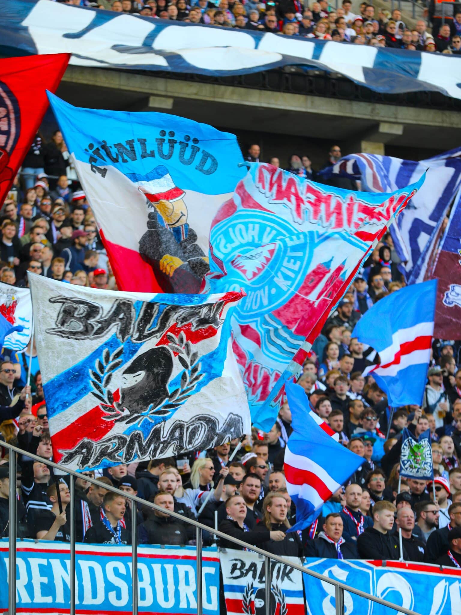 20260425 Holstein Fanblock in Berlin 04