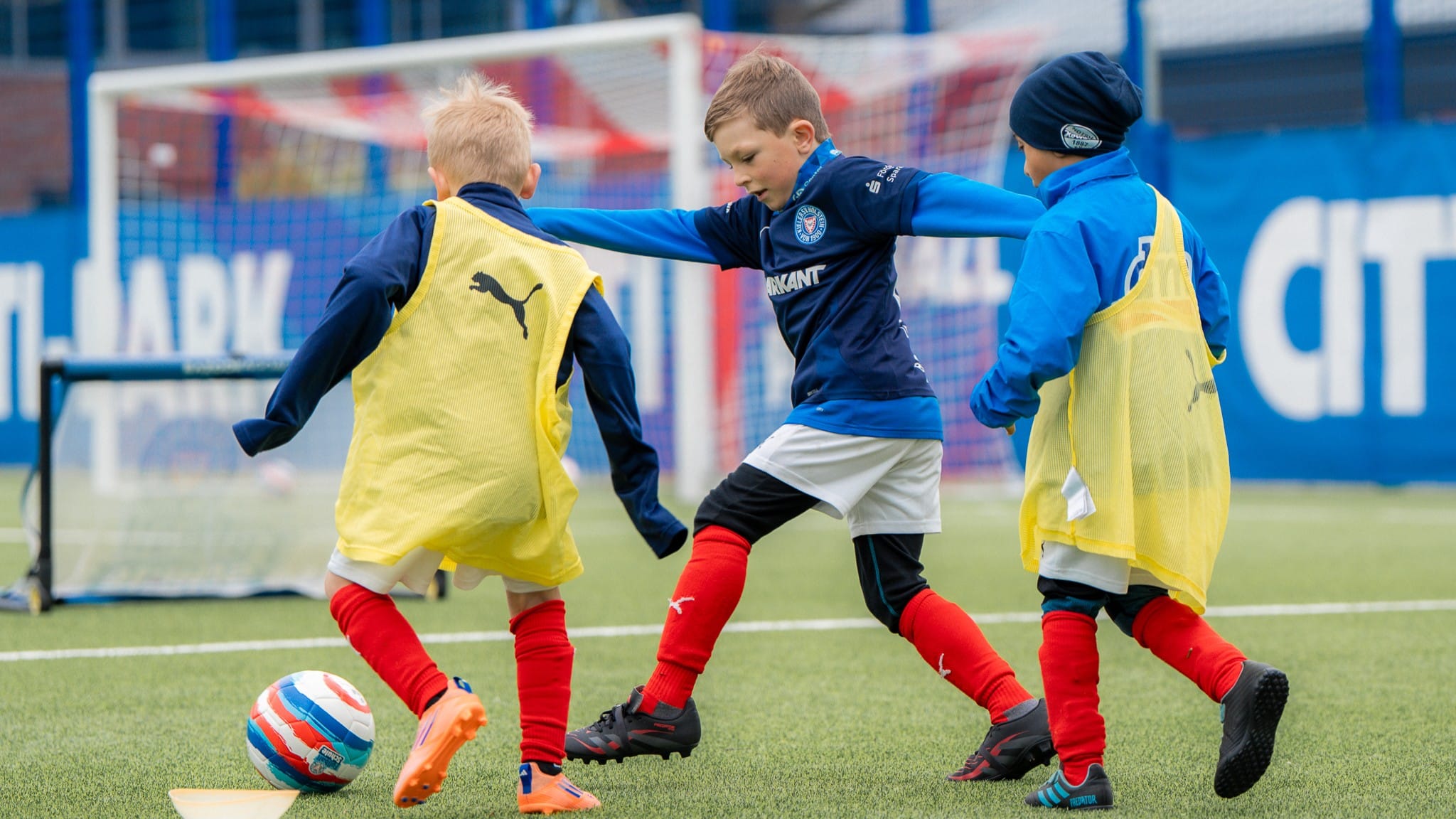 Bild zum Artikel: Viel Begeisterung bei den Osterferiencamps der Holstein Fußballschule