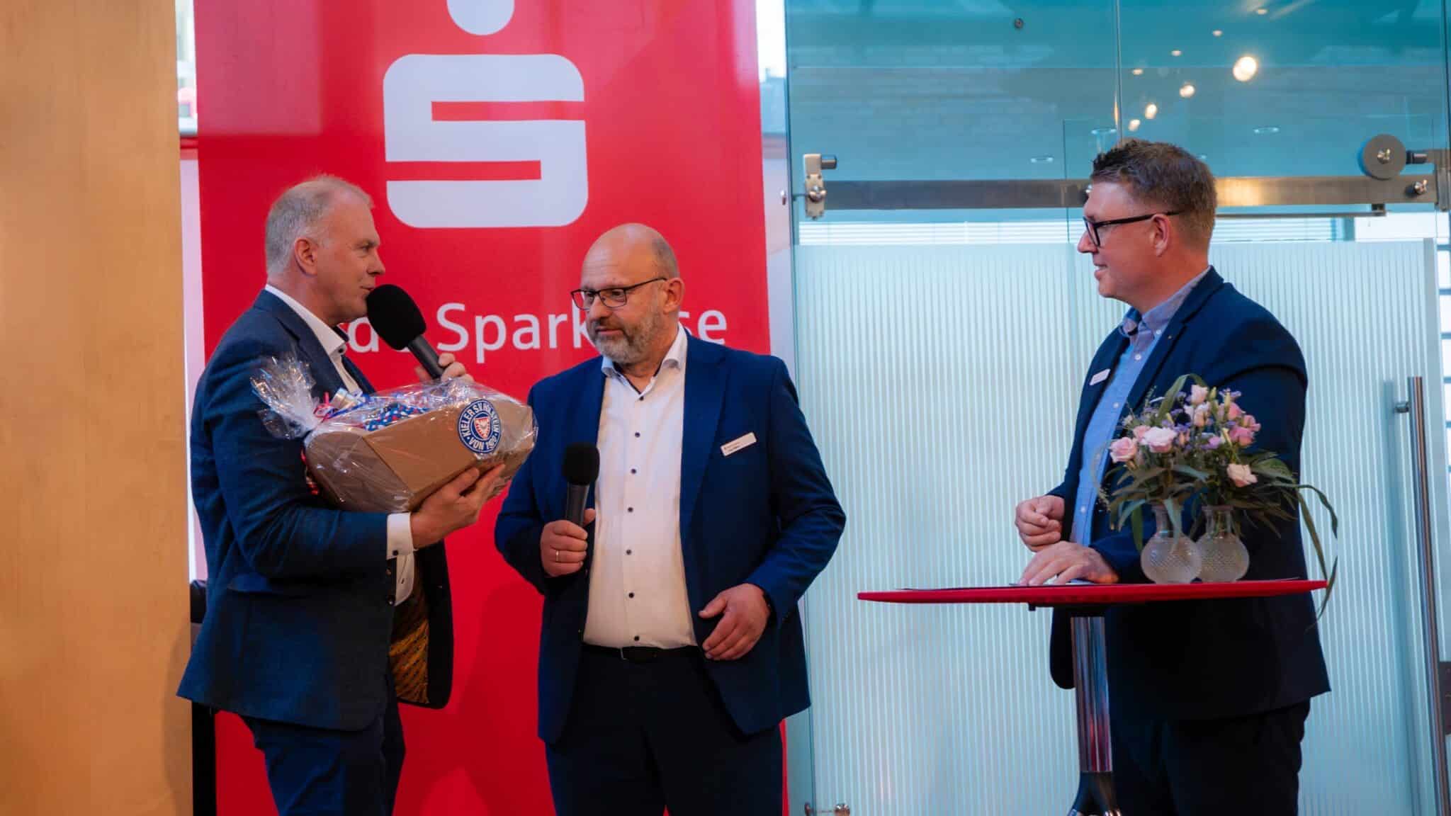 Bild zum Artikel: Störcheclub-Stammtisch zu Gast bei der Förde Sparkasse
