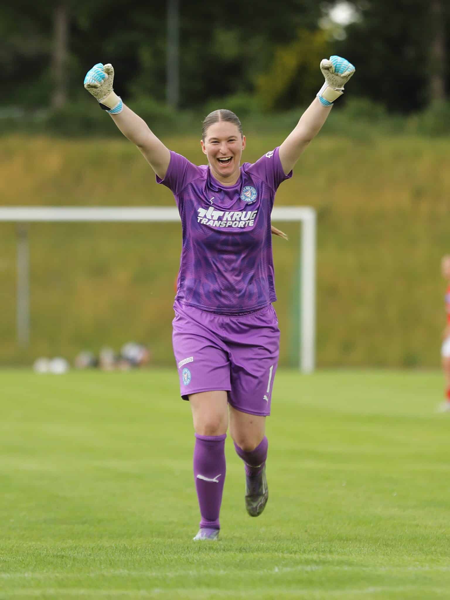 20260606 Kiels Torhüterin Emma Nentwich feiert den dritter Kieler Treffer