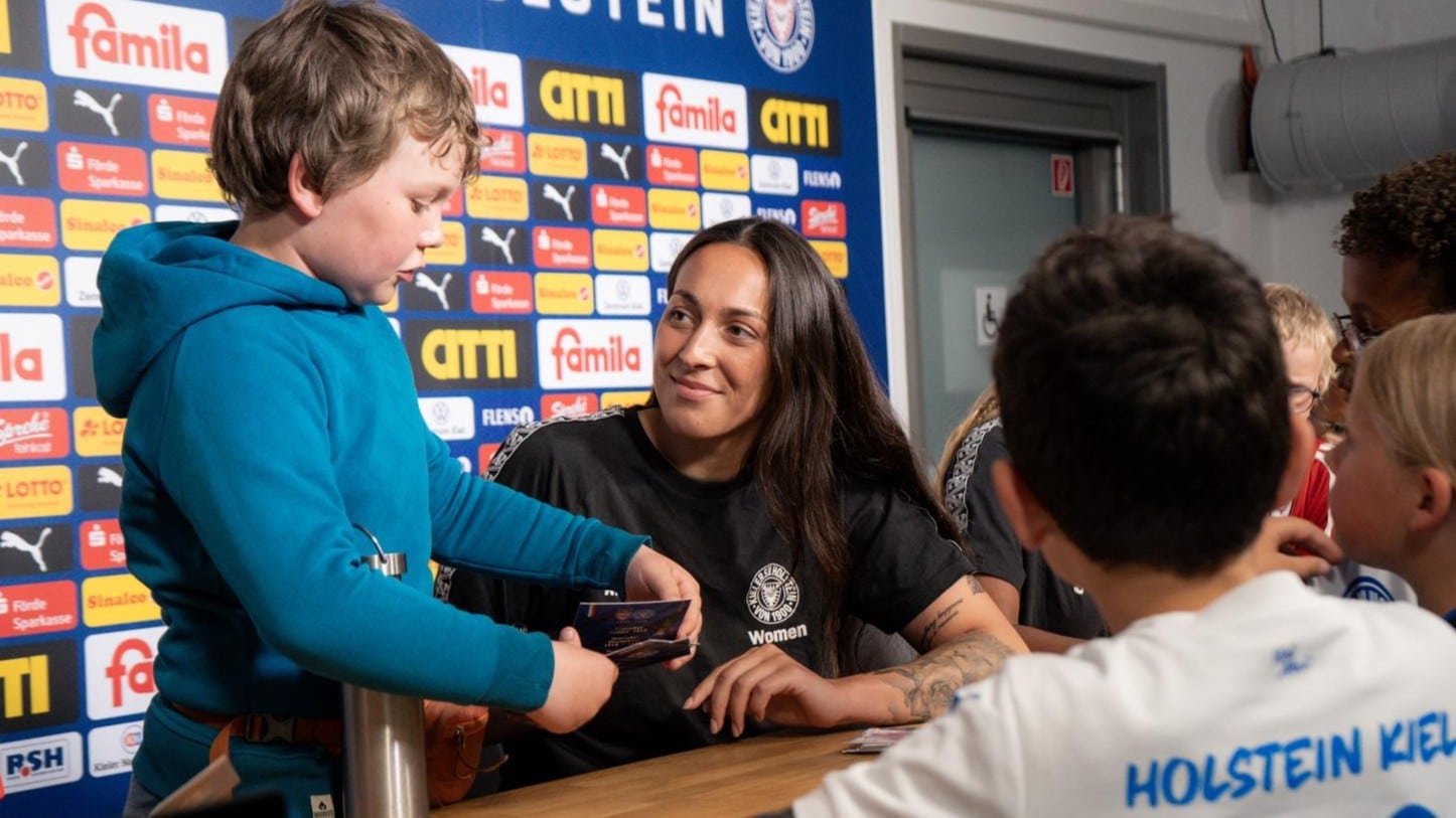 Bild zum Artikel: Triff die Holstein Women beim Fußballcamp für Mädchen