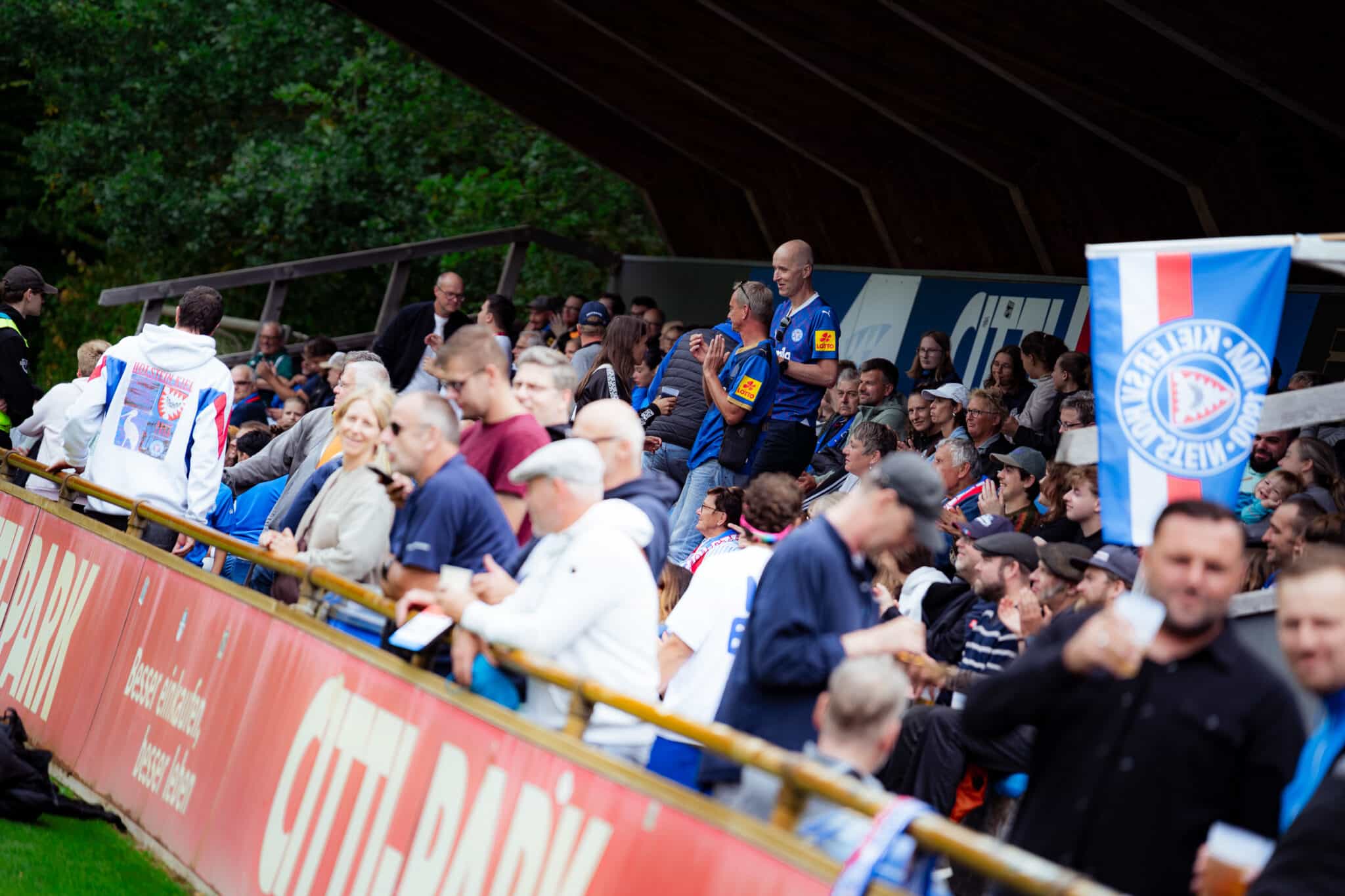 KIEL, DEUTSCHLAND – 16. AUGUST 2026: KSV Holstein Women im DFB-Pokal Play-off gegen die Frauen des 1. FC Magdeburg am 16. August 2026 im Citti Fussball-Park in Kiel, Deutschland.