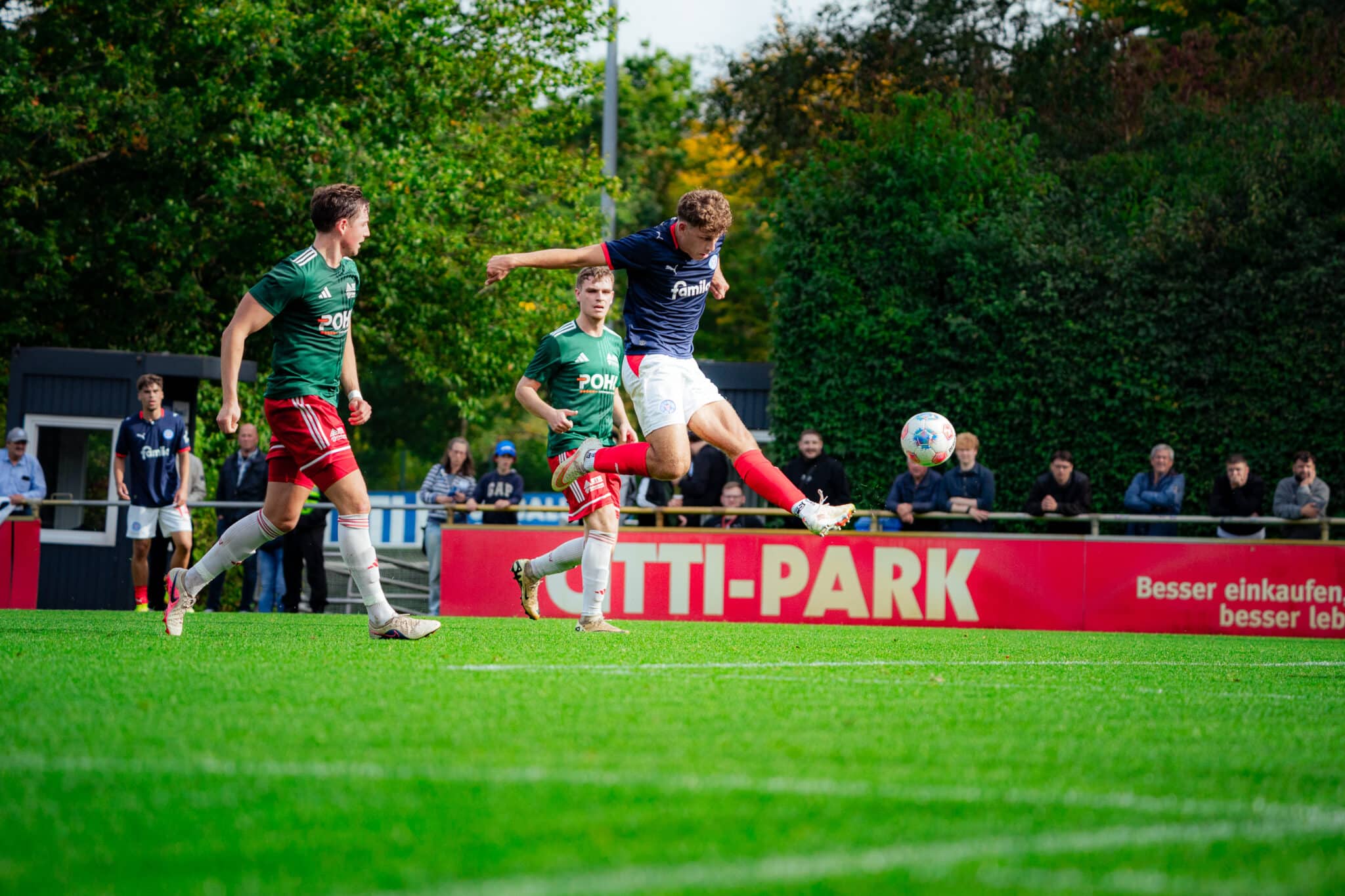 Heimspiel der KSV Holstein U23 vs. MTSV Hohenwestedt in der Flens Oberliga Schleswig-Holstein