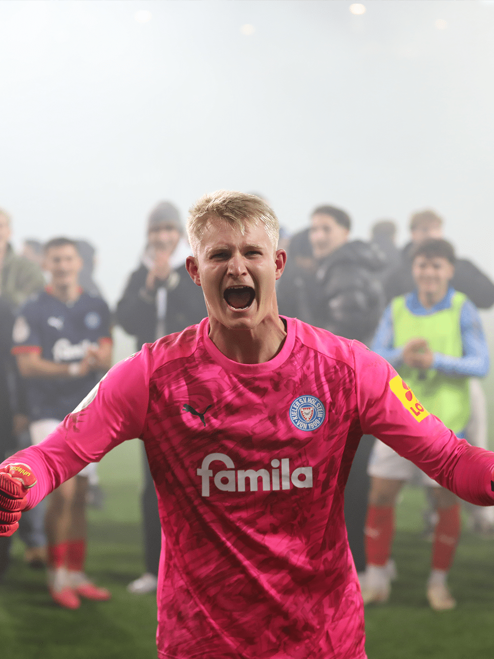 20261025-Holsteins-Timon-Weiner-pariert-gegen-Dynamo-Dresdens-Niklas-Hauptmann-einen-Strafstoss