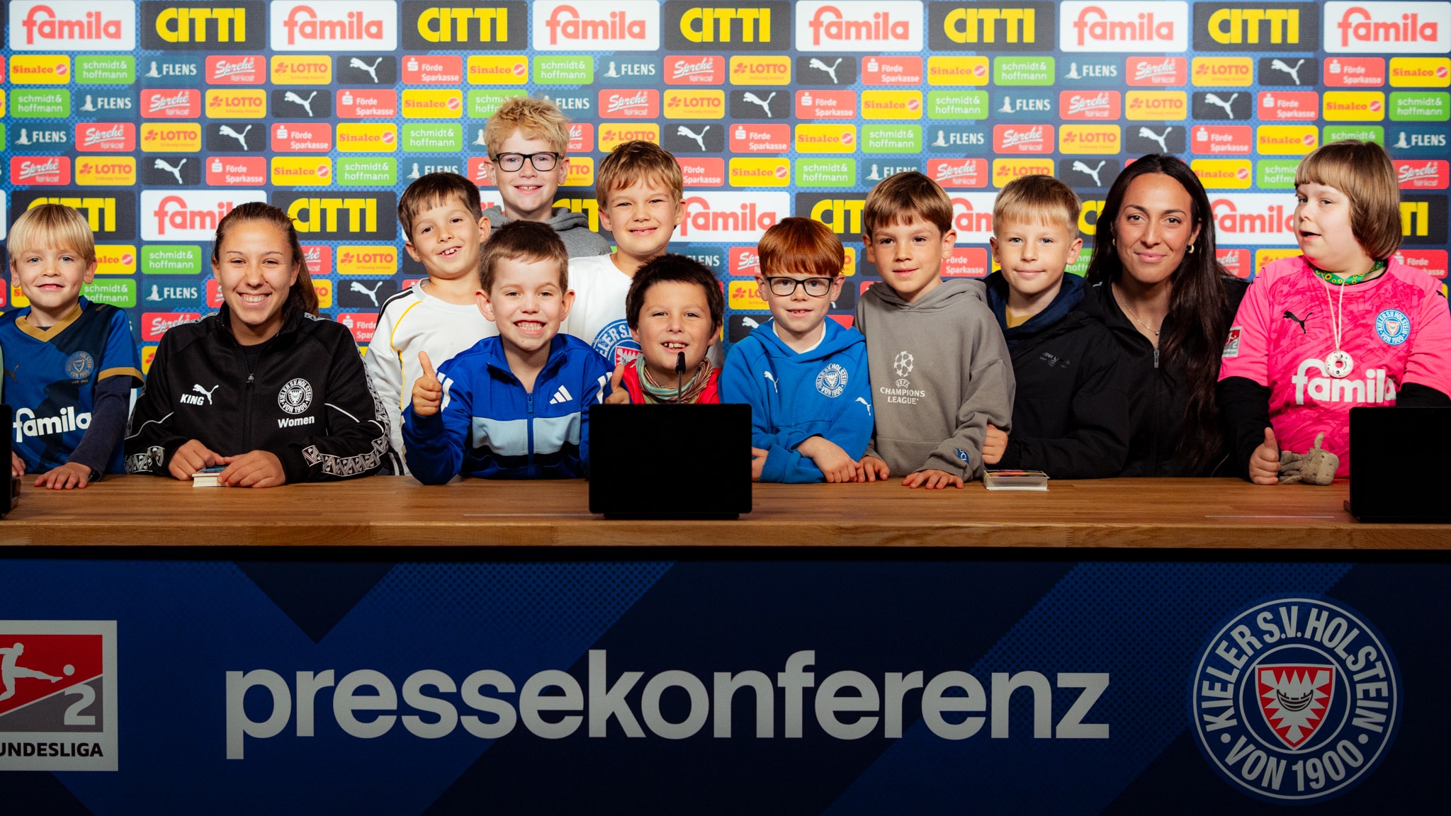 Bild zum Artikel: Fragen, Fotos und Autogramme: Kids-Club-PK mit den Holstein Women 