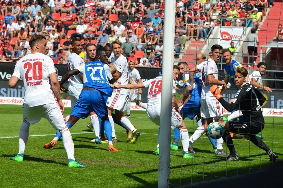 3:1 - Ingolstadts Torhüter Nyland kann dem Ball nur noch hinterherschauen.