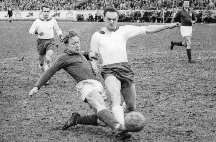 19620415 Hans Detlef Moers beim 1 zu 1 in der Oberliga Nord gegen Werder Bremen