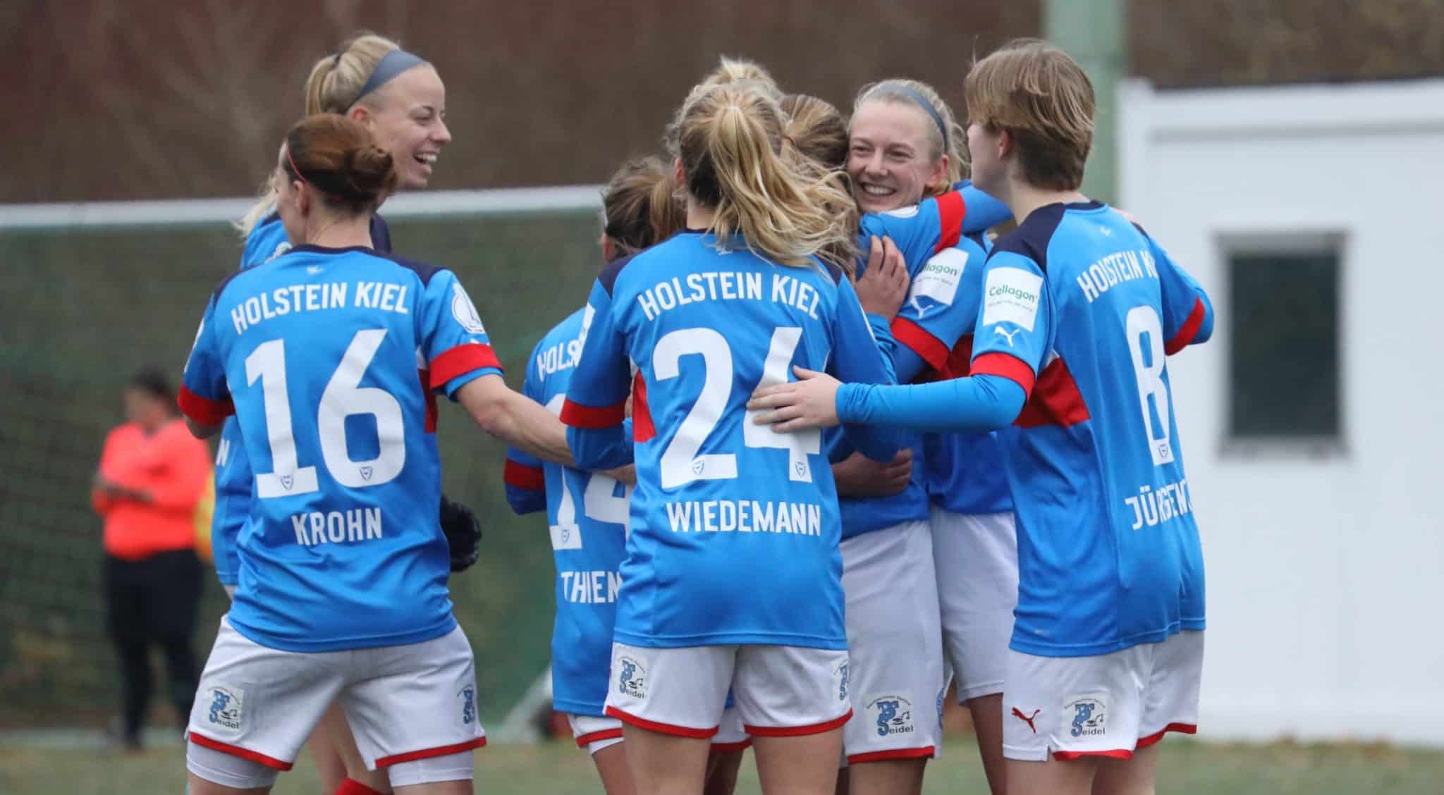 20221204 Jubel nach dem sechsten Treffer der Holstein Women gegen Meppen