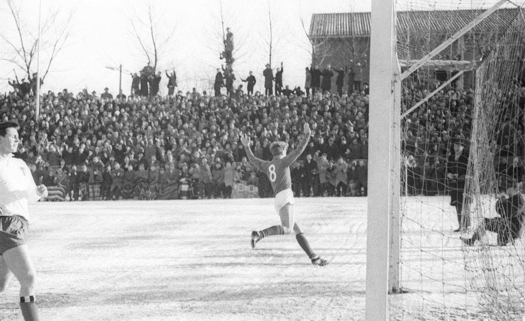 20278 Tage lang mussten die Kieler Fans nach diesem Treffer im Januar 1963 auf ein Tor gegen den HSV warten